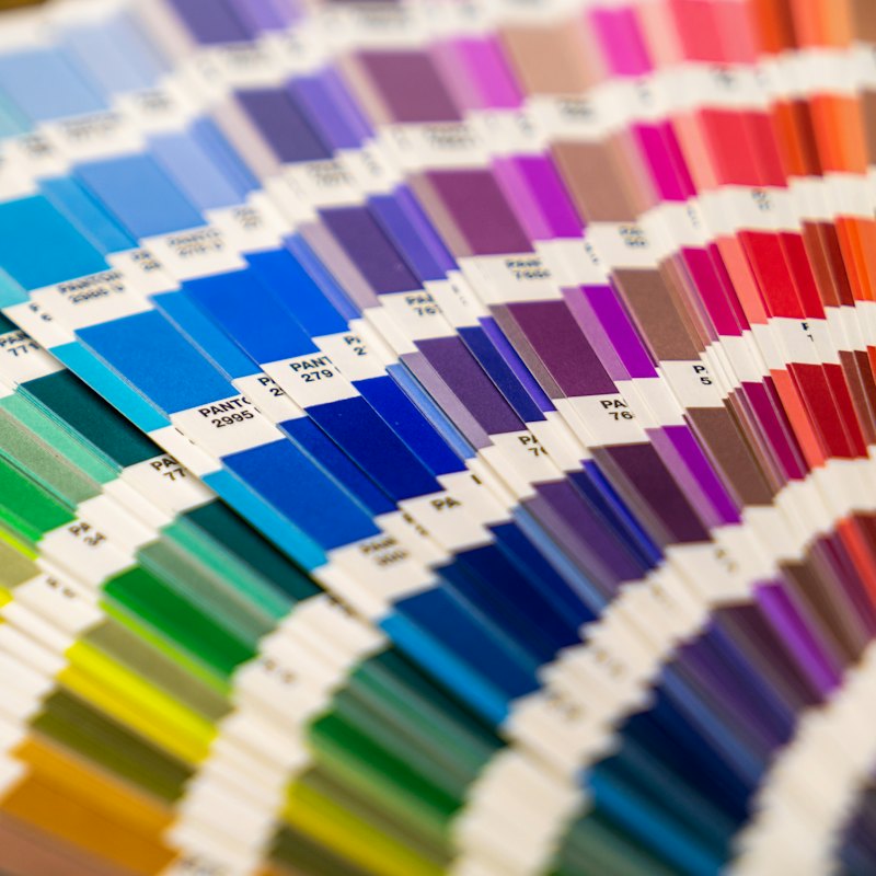 Paint shade card fan deck for colour tinting
