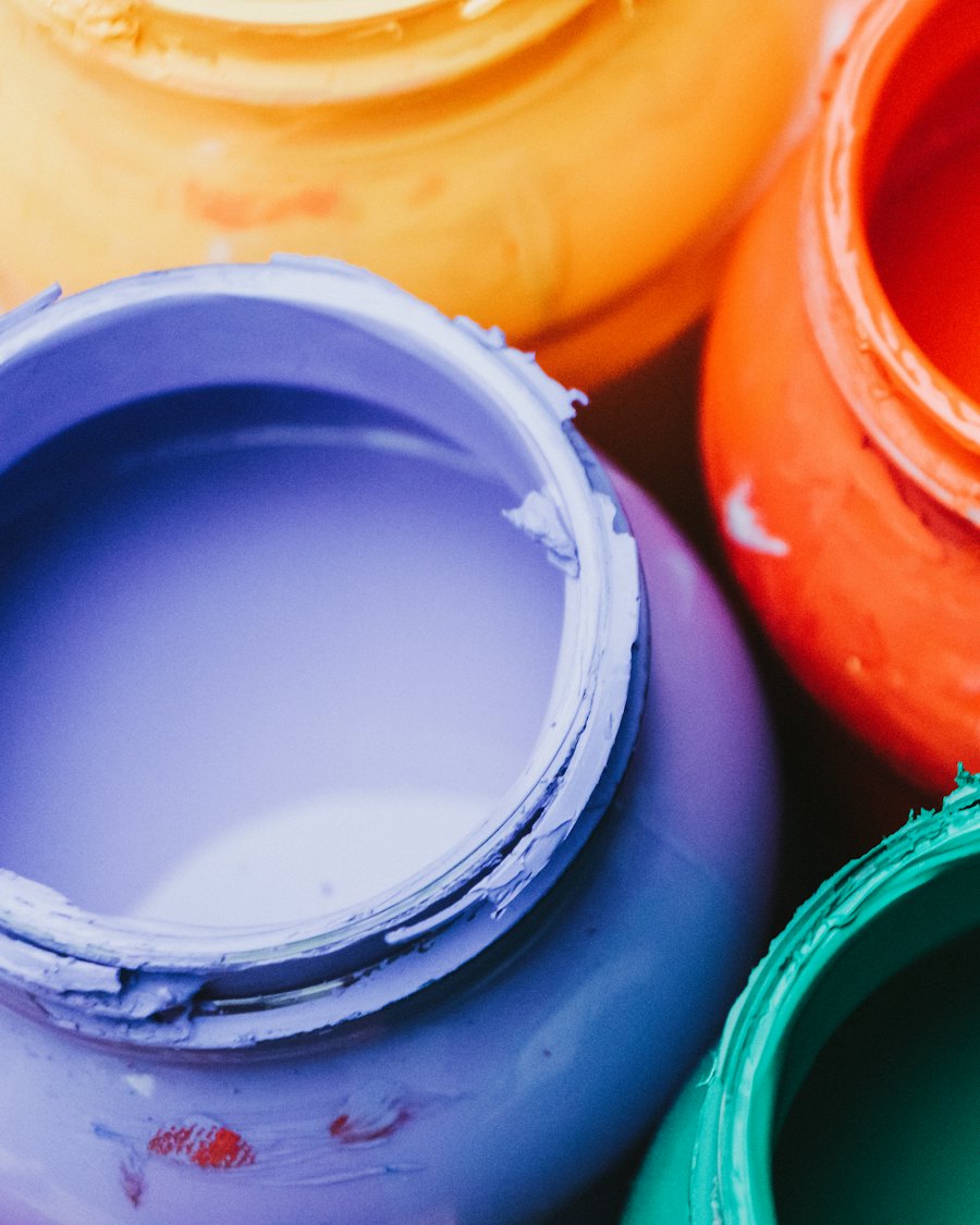 Enamel paint cans for doors, grills and furniture